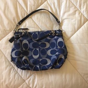 Coach shoulder bag in very condition.